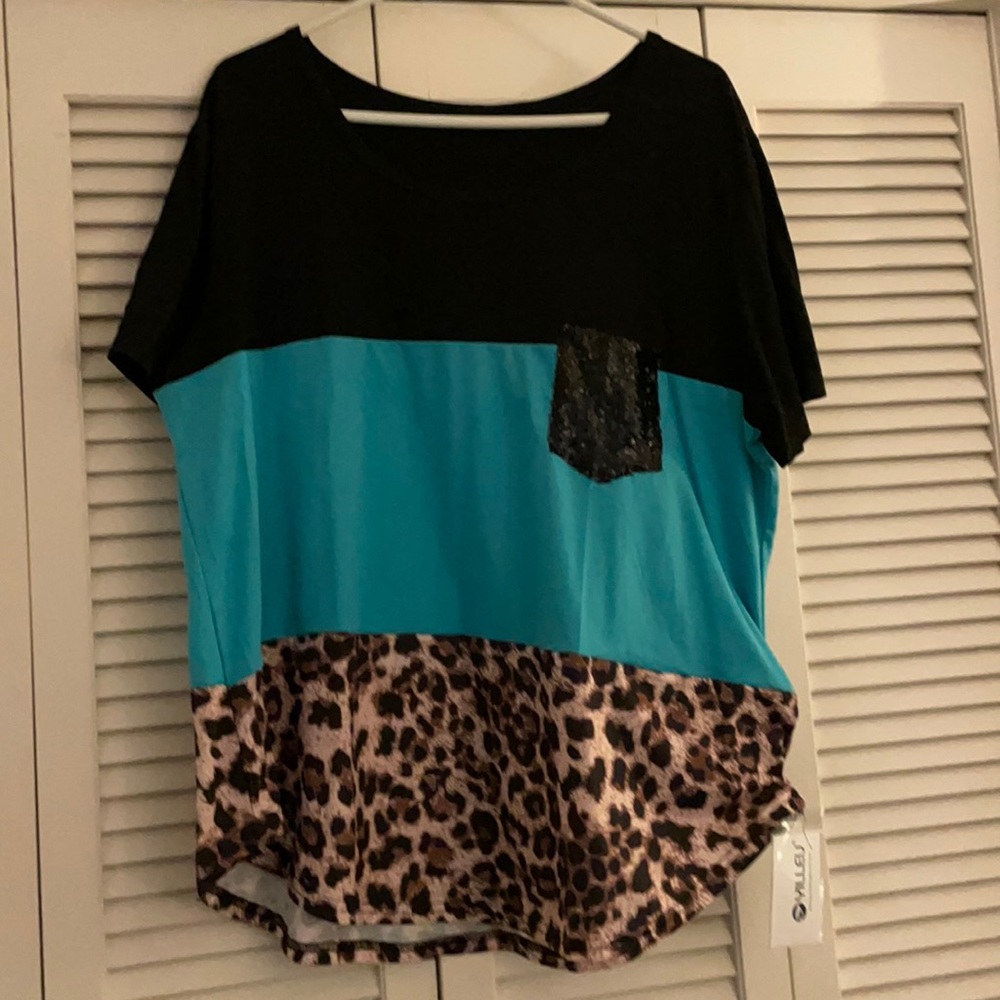 Stretchy tri colored shirt